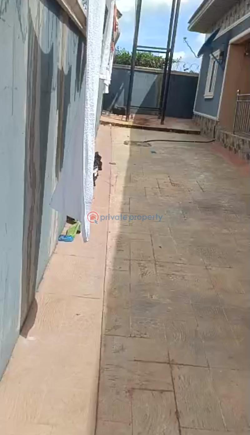 Block Of Flats For Sale Very Close To Ogheghe Sapele Tarred Road Benin Edo - 4