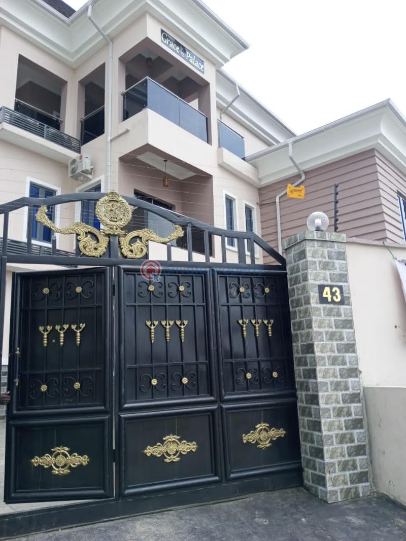 3 bedroom Block Of Flats For Sale Fadeyi Yaba Lagos - 0