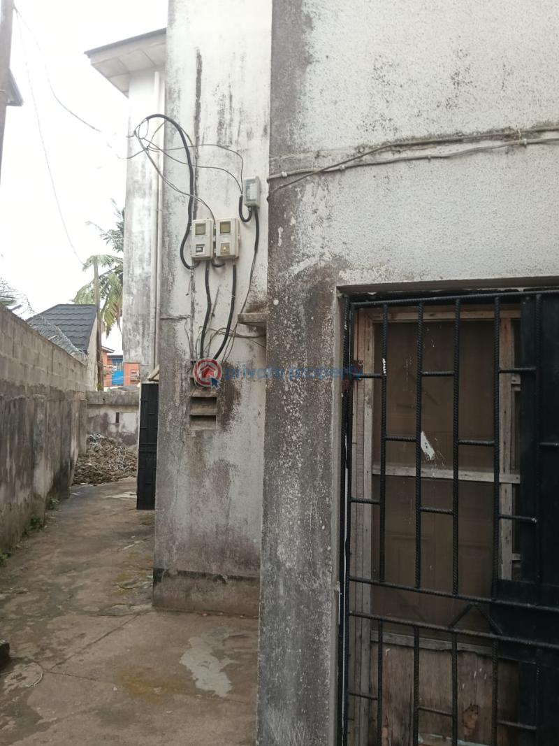 9 bedroom House For Sale Off Alimosho Close To Dopemu And Iyana Ipaja Alimosho Lagos - 1