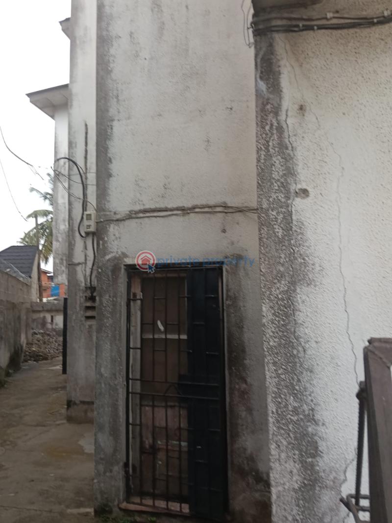 9 bedroom House For Sale Off Alimosho Close To Dopemu And Iyana Ipaja Alimosho Lagos - 3