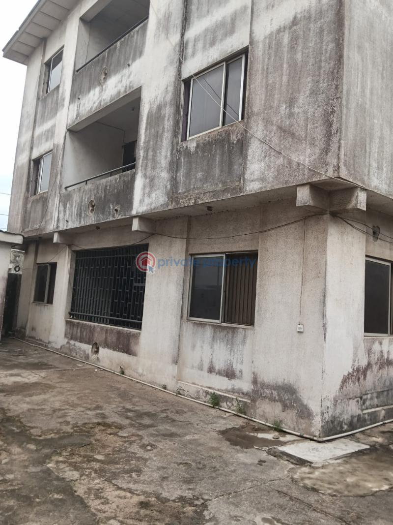 9 bedroom House For Sale Off Alimosho Close To Dopemu And Iyana Ipaja Alimosho Lagos - 0