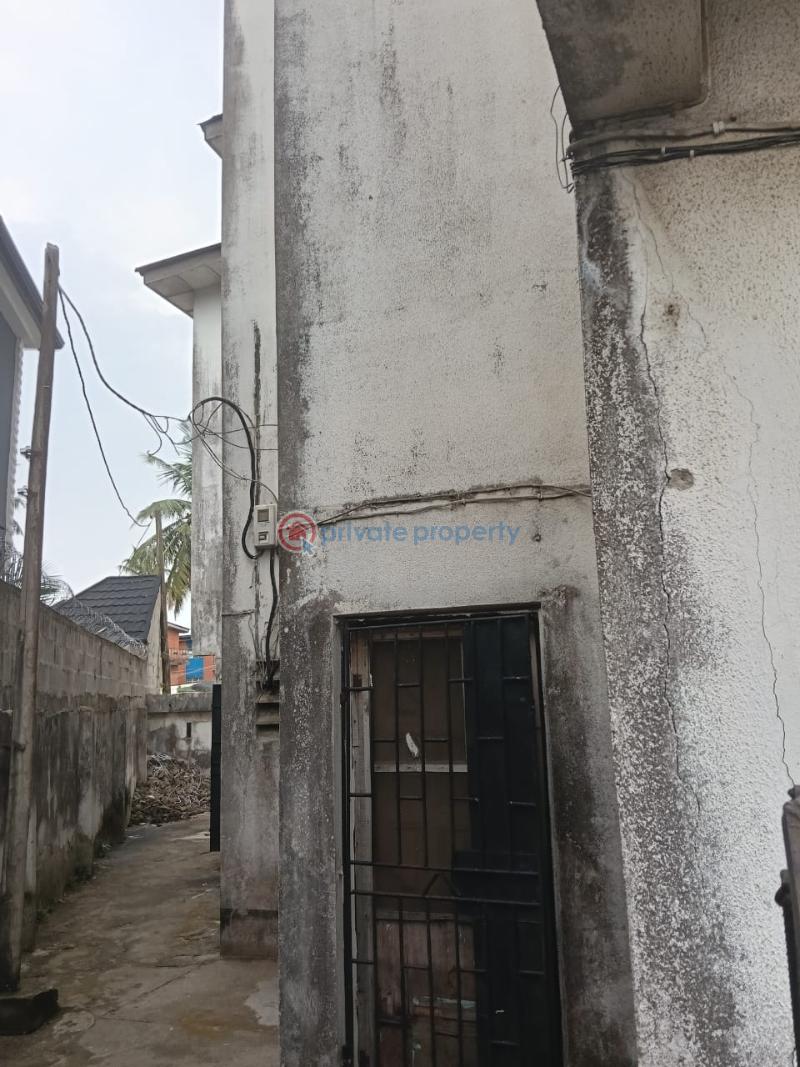 9 bedroom House For Sale Off Alimosho Close To Dopemu And Iyana Ipaja Alimosho Lagos - 2