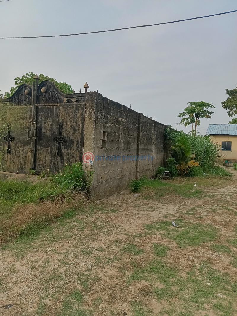 4 bedroom Bungalow For Sale Close To Lagoon View Estate Ibeshe Ikorodu Lagos - 0