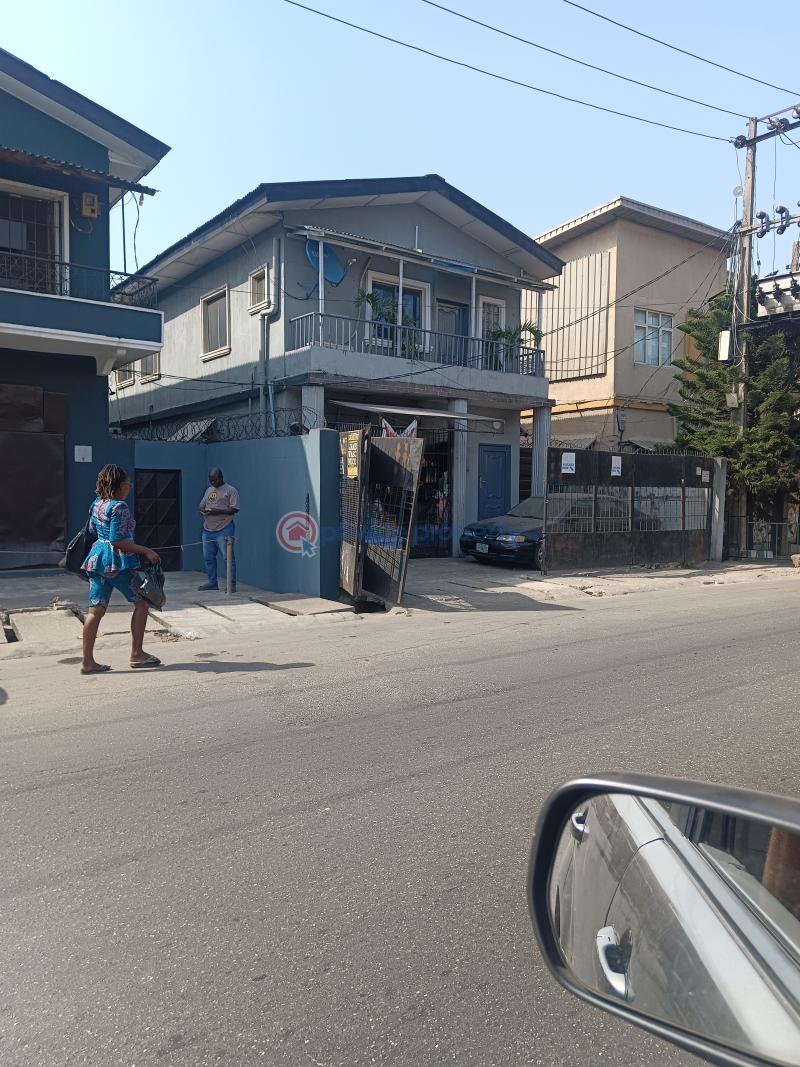 8 bedroom Block Of Flats For Sale Off Ishaga Road Surulere Lagos - 3