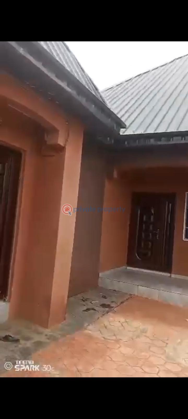 Bungalow For Sale Alagemo Parafa, Ikorodu, Lagos. Ikorodu Lagos - 2