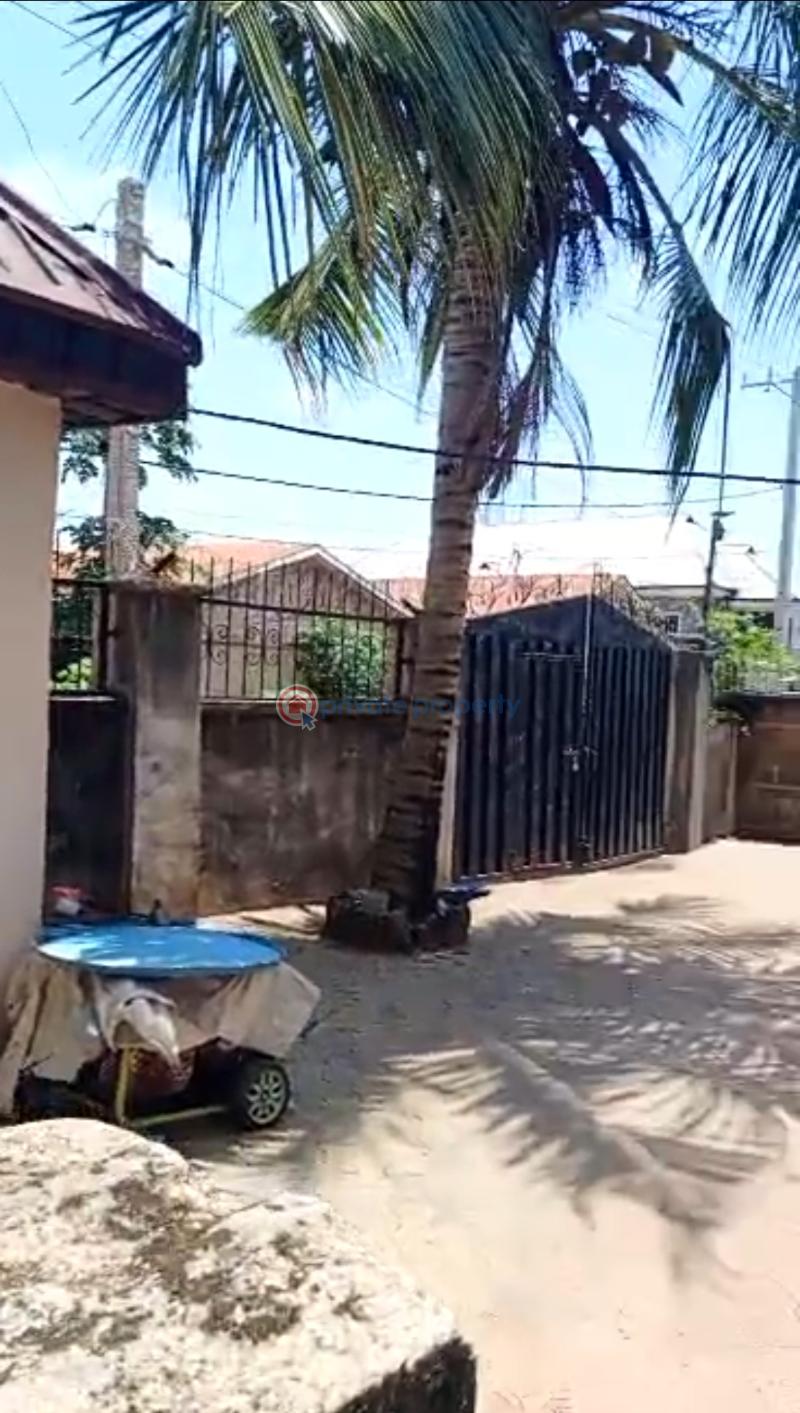 Block Of Flats For Sale Less Than 1min Walk From Ist Ugbor Tarred Road, Gra, Benin City.. Benin Edo - 3