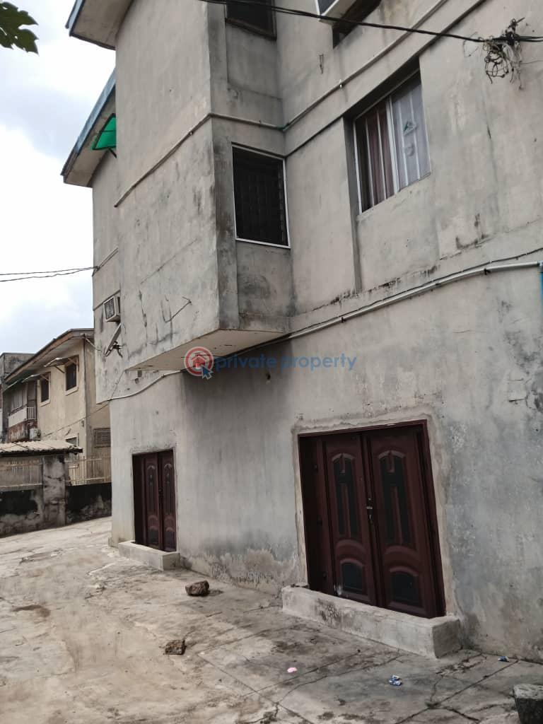 10 bedroom House For Sale Cement Under Ikeja Lagos - 3