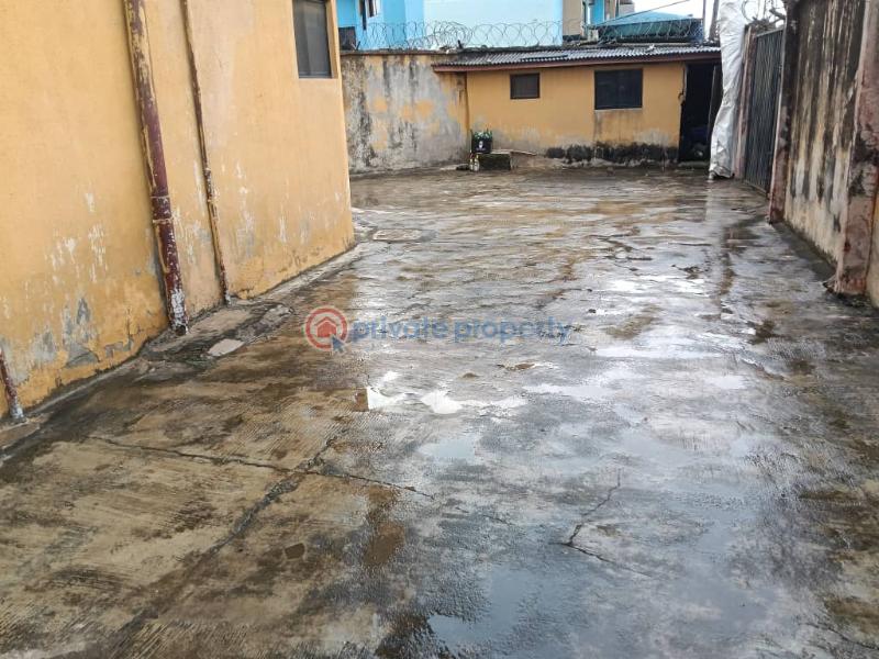 10 bedroom House For Sale Akowonjo Alimosho Lagos - 6