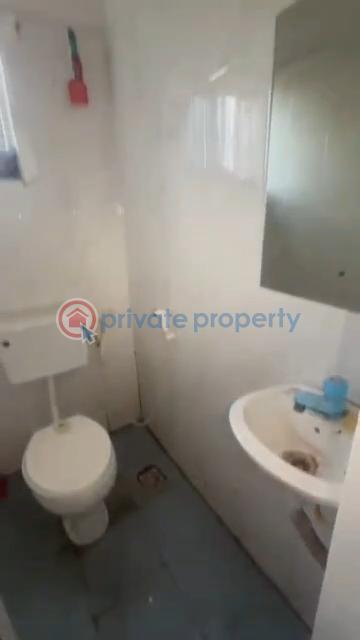 1 bedroom Mini Flat For Rent Adebisi Street, Alagomeji Yaba Lagos Alagomeji Yaba Lagos - 4