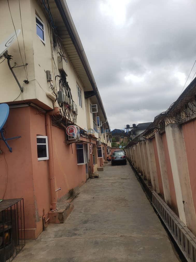 10 bedroom Block Of Flats For Sale Onilekere Cement, Ikeja Lagos Ikeja Lagos - 1