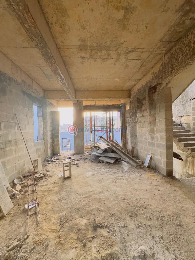 3 bedroom Block Of Flats For Sale Standard Built 3 Bedroom Apartment With Bq And Elevator , Yaba Yaba Lagos - 7