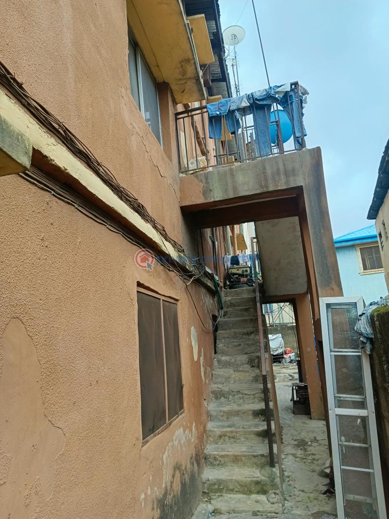 10 bedroom Block Of Flats For Sale Fadeyi Shomolu Lagos - 3