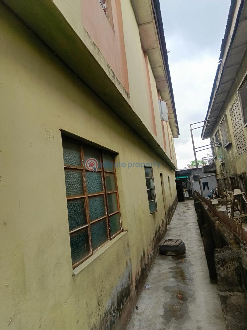10 bedroom Block Of Flats For Sale Onipanu Shomolu Lagos - 1
