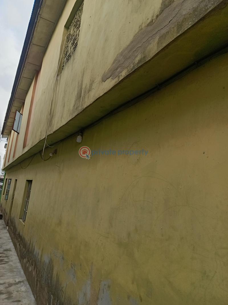 10 bedroom Block Of Flats For Sale Onipanu Shomolu Lagos - 2