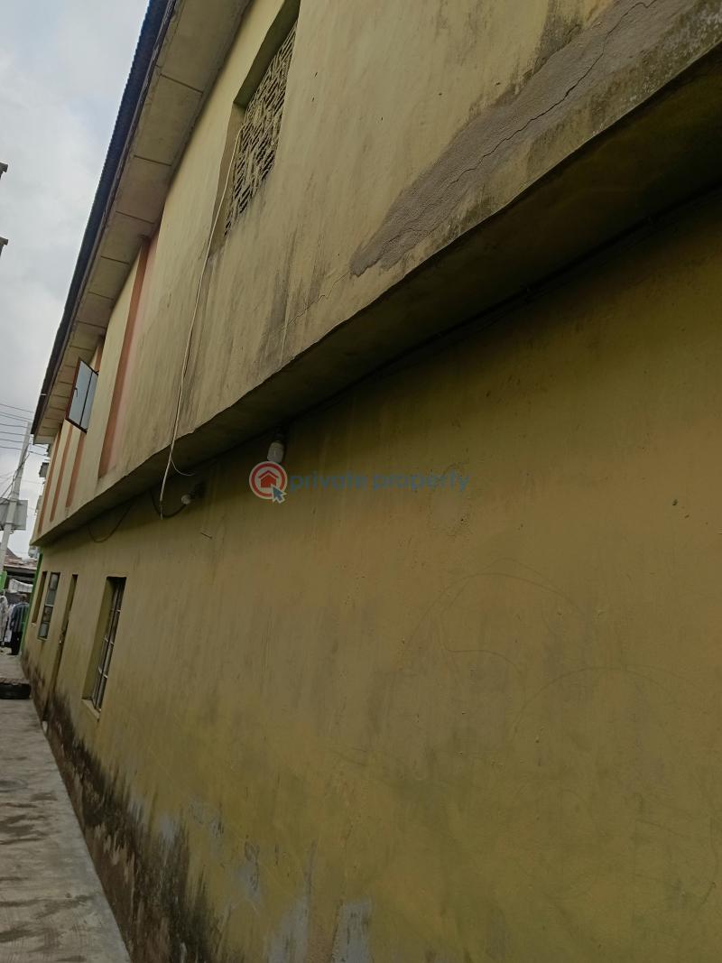 10 bedroom Block Of Flats For Sale Onipanu Shomolu Lagos - 3
