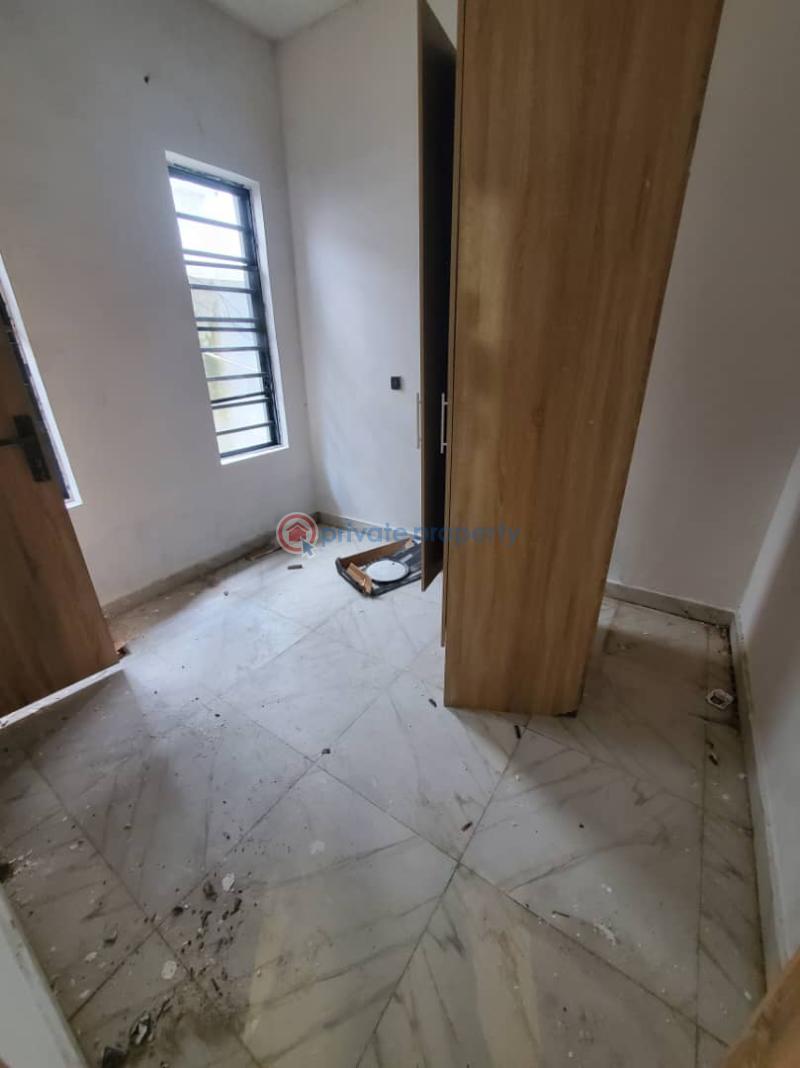 Standard mini flat with fully  fitted kitchen ( video) - 5 1 bedroom Mini Flat For Rent Dpkay Estate Orchid Road Lekki Lagos - 5