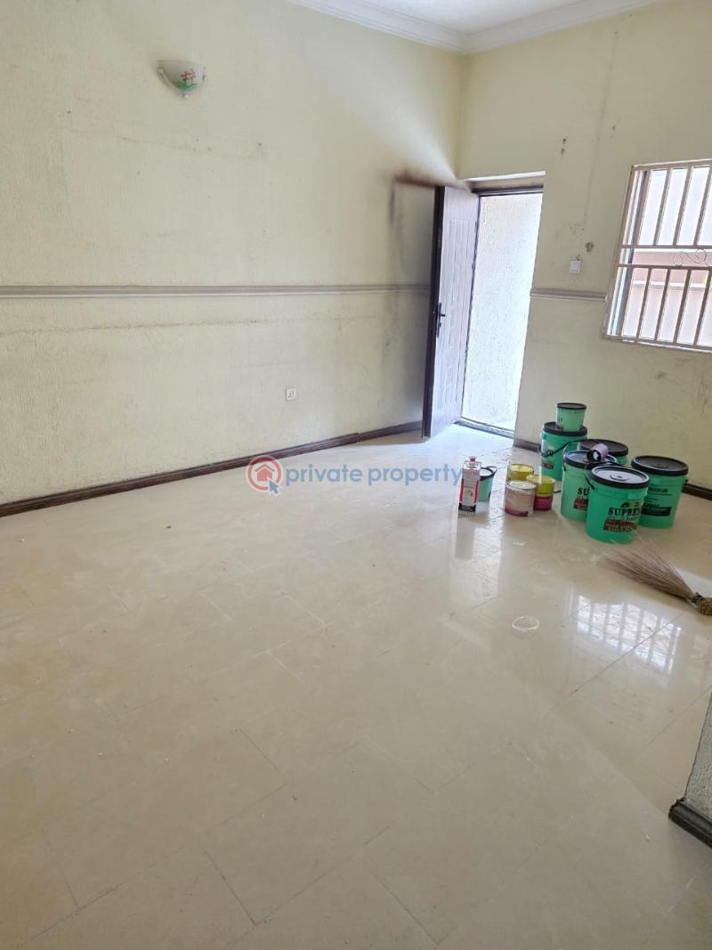 1 bedroom Shared Apartment For Rent Walking Distance From Jakande 1st Gate B/stop Jakande Lekki Lagos