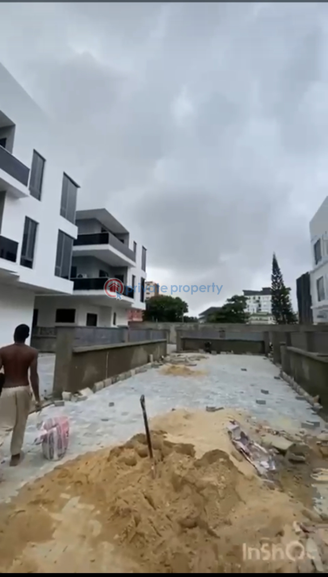 Step into elto let  lovely 6-bedroom detached duplex featuring 2-room bq, - 1 6 bedroom Detached Duplex For Sale Old Ikoyi Lagos - 1