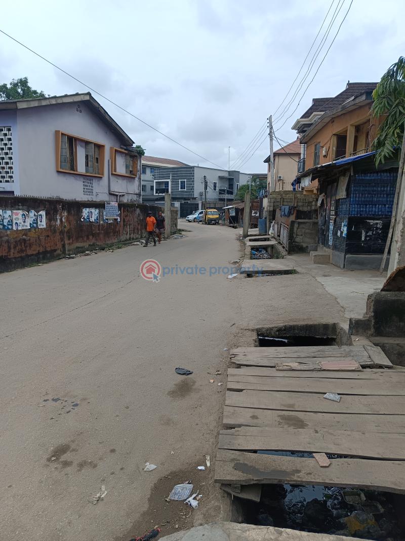 10 bedroom Hotel For Sale Mushin Lagos - 2