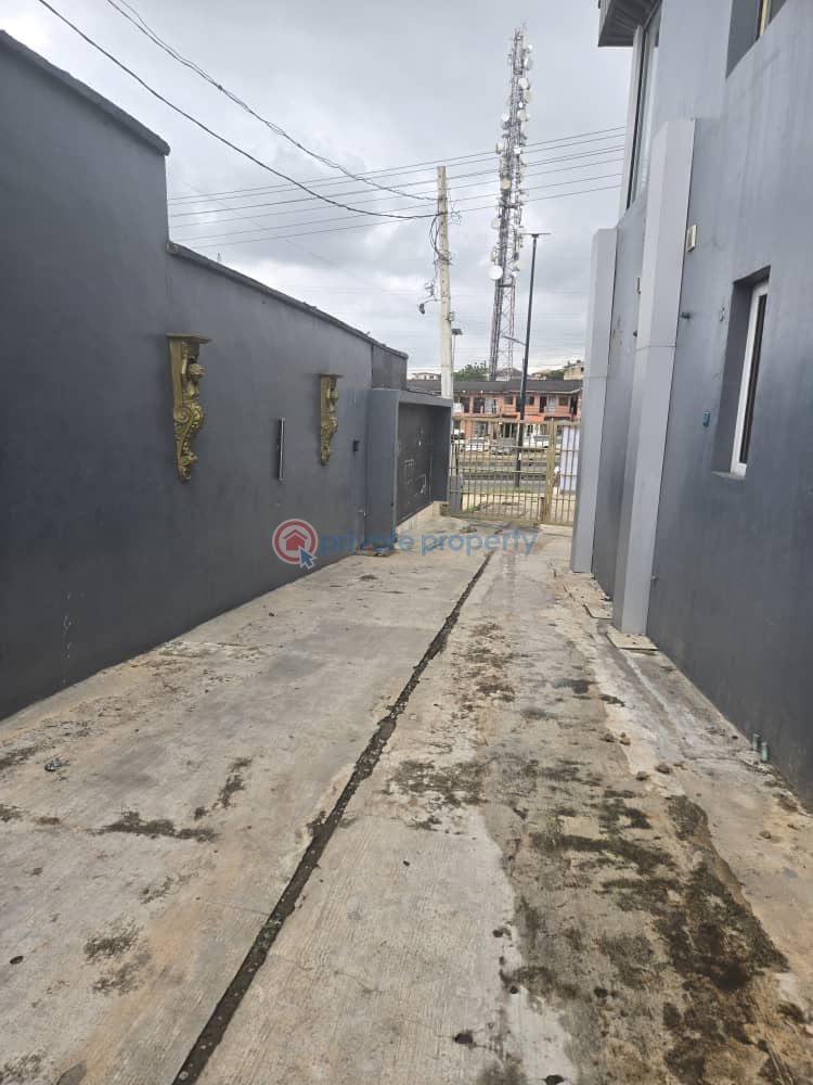 10 bedroom Event Hall For Sale Lagos Road By Agric Bus Stop, Ikorodu Agric Ikorodu Lagos - 1