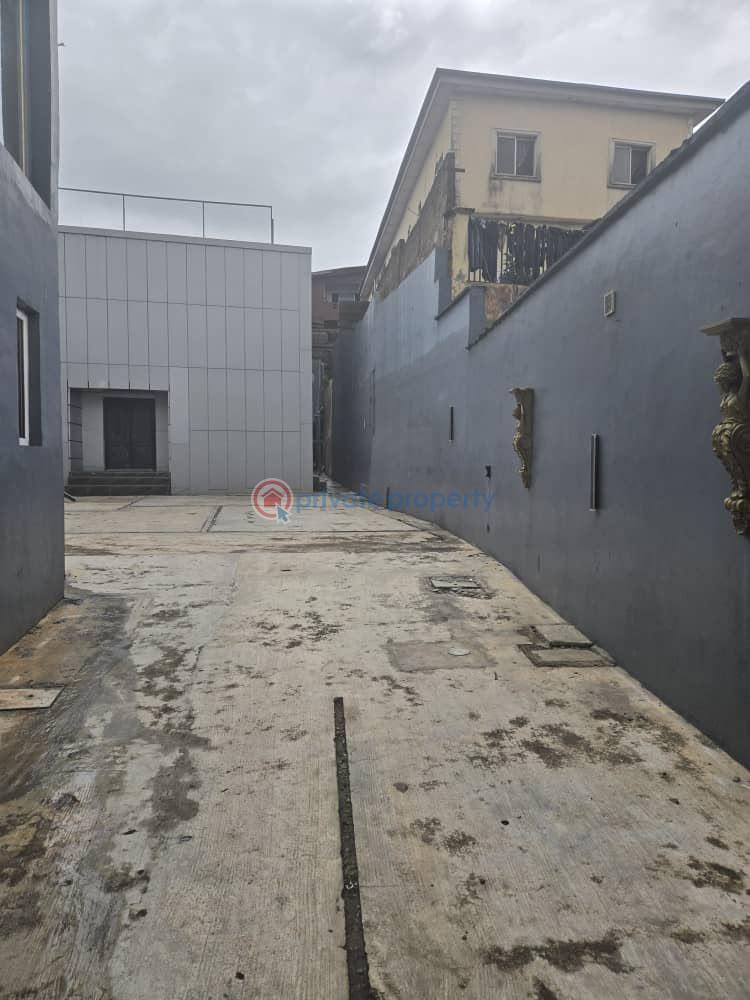 10 bedroom Event Hall For Sale Lagos Road By Agric Bus Stop, Ikorodu Agric Ikorodu Lagos - 5