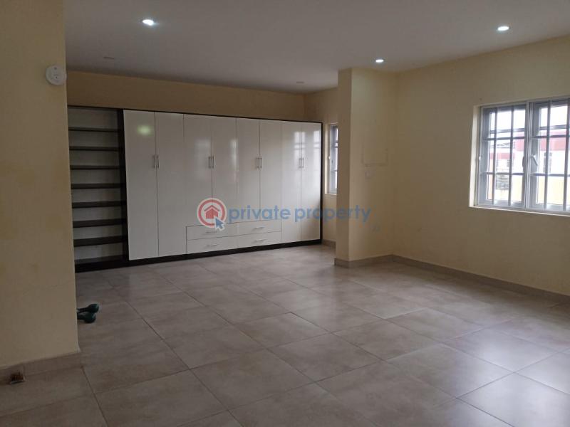 4 bedroom Maisonette For Rent Courtland Estate, Platinum Way Jakande Lekki Lagos - 4