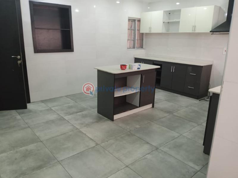 4 bedroom Maisonette For Rent Courtland Estate, Platinum Way Jakande Lekki Lagos - 5