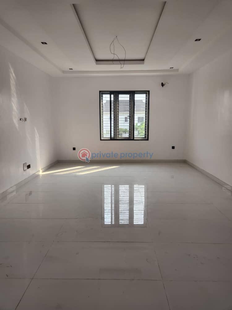 Stunning 4 bedroom detached house with ample parking ( 8 cars) - 10 4 bedroom Detached Duplex For Sale Royal Gardens Estate Lekki Expressway Lagos - 10