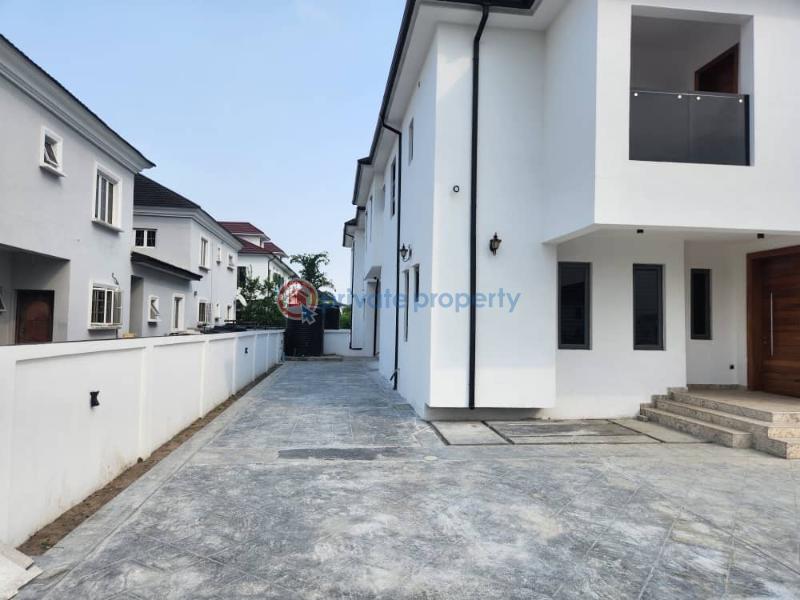 Stunning 4 bedroom detached house with ample parking ( 8 cars) - 8 4 bedroom Detached Duplex For Sale Royal Gardens Estate Lekki Expressway Lagos - 8
