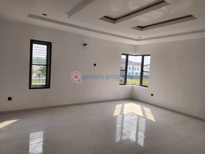 Stunning 4 bedroom detached house with ample parking ( 8 cars) - 4 4 bedroom Detached Duplex For Sale Royal Gardens Estate Lekki Expressway Lagos - 4