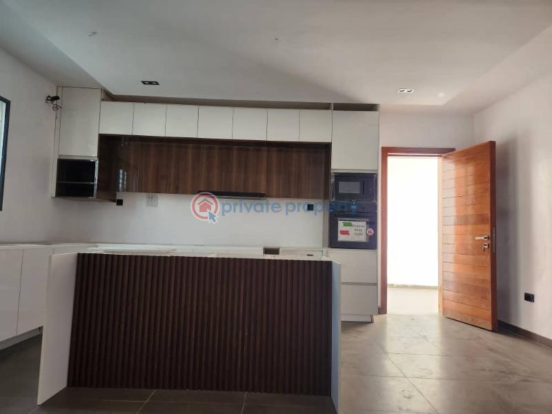 Stunning 4 bedroom detached house with ample parking ( 8 cars) - 0 4 bedroom Detached Duplex For Sale Royal Gardens Estate Lekki Expressway Lagos - 0