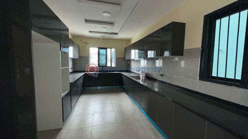 Stunning 4 bedroom house with swimming pool in royal gardens estate, lekki - 6 4 bedroom House For Sale Along Lekki Expressway Lagos - 6
