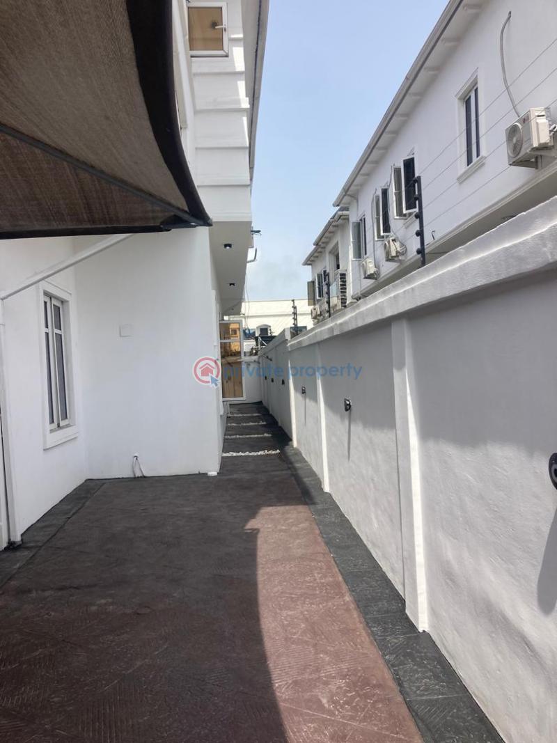 4 bedroom Semi detached Duplex For Sale Chevron Drive Lekki Lagos - 1