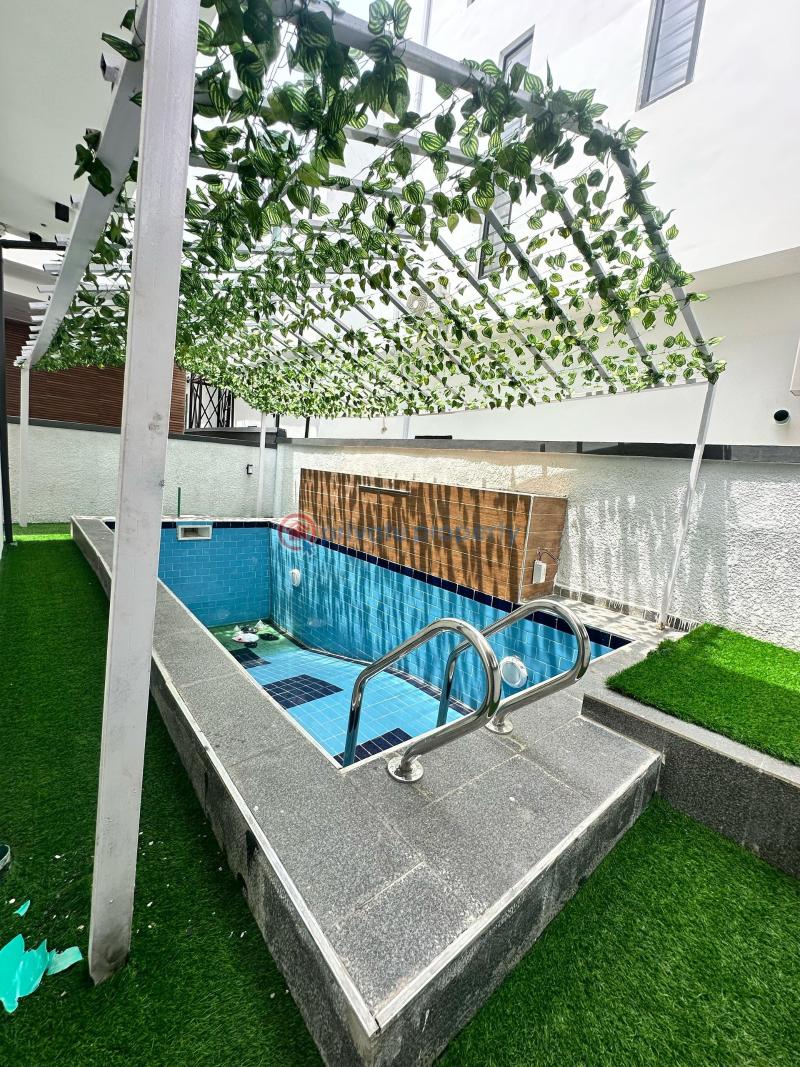 5 bedroom Detached Duplex For Sale Chevron Drive Lekki Lagos - 0