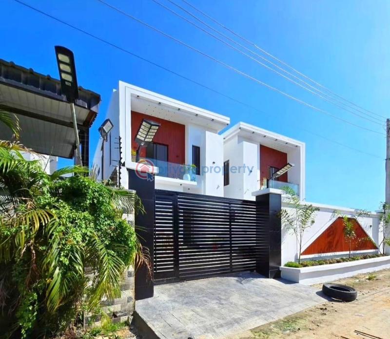 Stunning 5 bedroom detached duplex with bq, swimming pool and more! - 2 5 bedroom Detached Duplex For Sale Ologolo, Lekki Lagos Ologolo Lekki Lagos - 2
