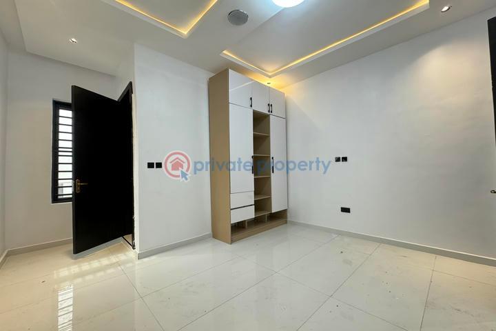 Stunning 5 bedroom detached house with swimming pool and bq - 21 5 bedroom Detached Duplex For Sale Ajah Lagos - 21