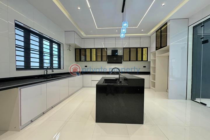 Stunning 5 bedroom detached house with swimming pool and bq - 5 5 bedroom Detached Duplex For Sale Ajah Lagos - 5