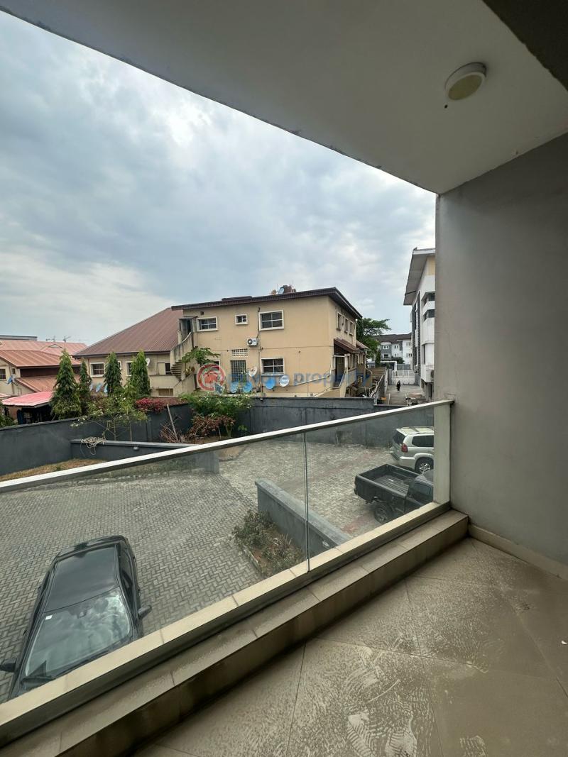 Stylish 4-bedroom terrace with bq - 1 4 bedroom Terrace For Sale Lekki Phase 1 Lagos - 1