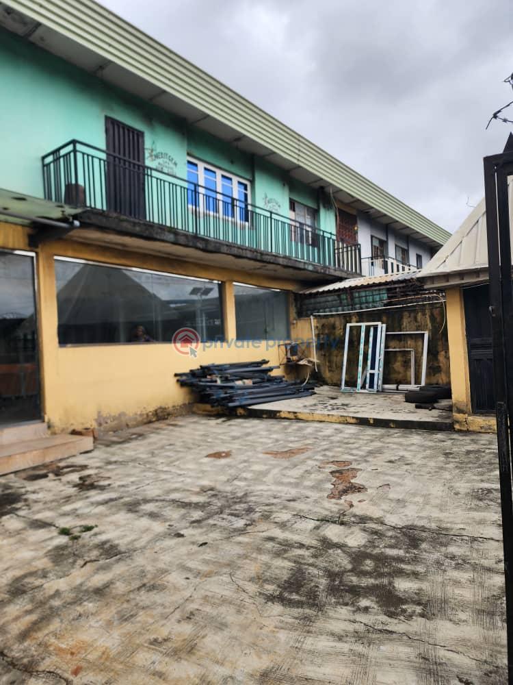Mall/Complex/Plaza For Sale Lagos/abeokuta Express Way Abeokuta Ogun