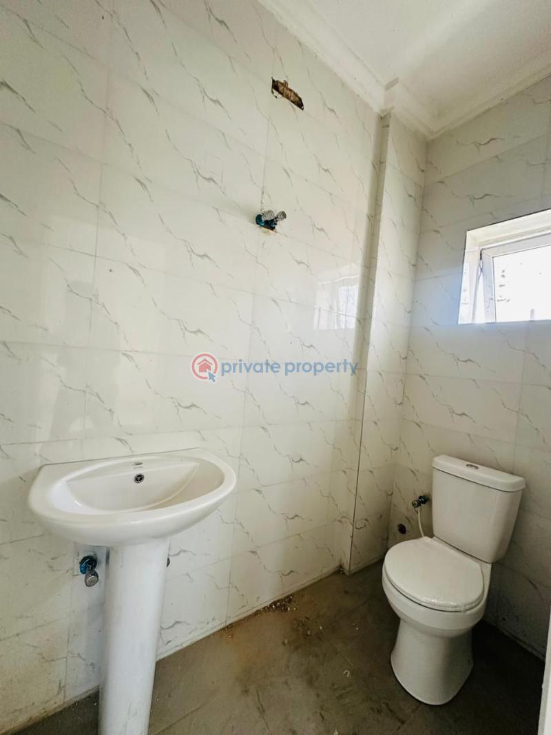 3 bedroom Block Of Flats For Sale Yaba, Lagos. Yaba Lagos - 9