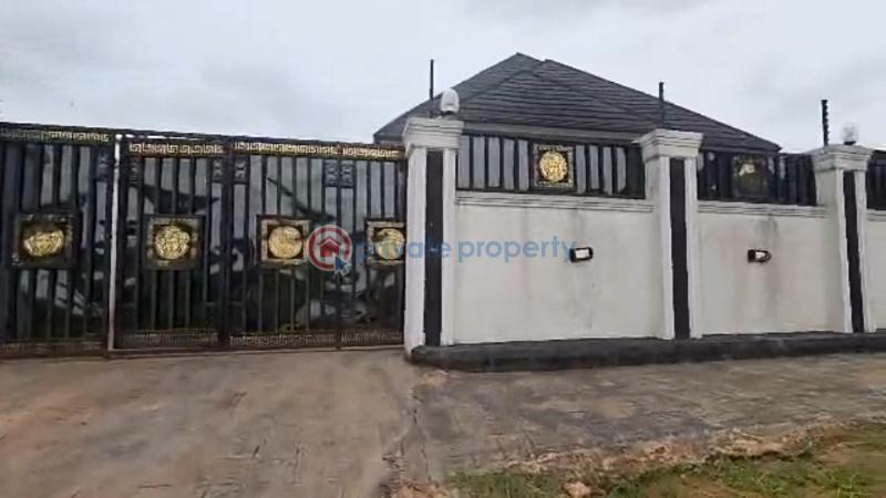 Bungalow For Sale Iguomo, Agbor Road Before The Bypass. Not Far From Tarred Road.* Benin Edo - 0