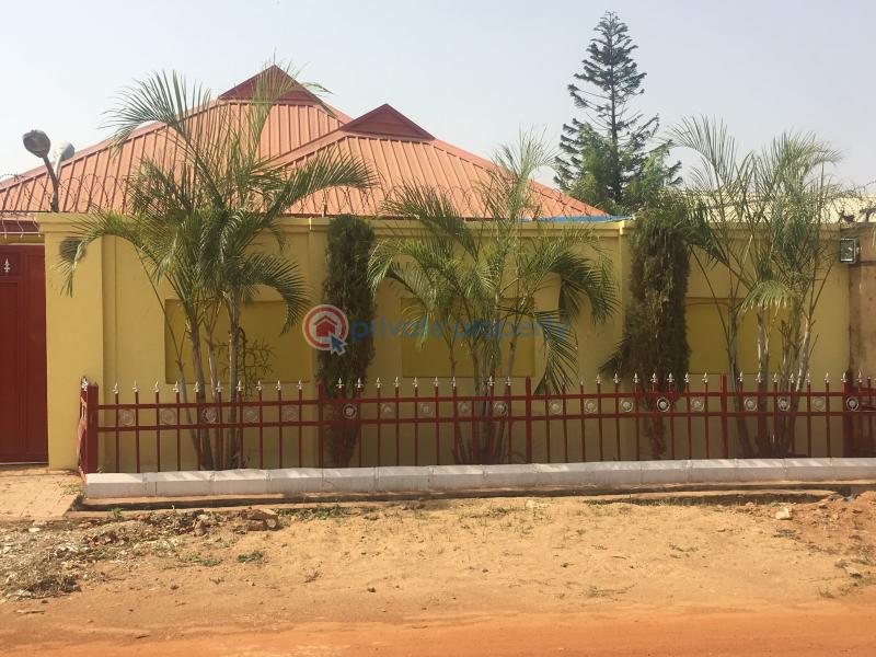 5 bedroom Bungalow For Rent Usman Muazu Street Narayi High Cost Kaduna South  - 1