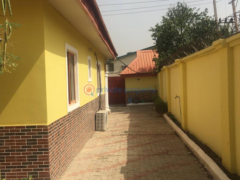 5 bedroom Bungalow For Rent Usman Muazu Street Narayi High Cost Kaduna South  - 2