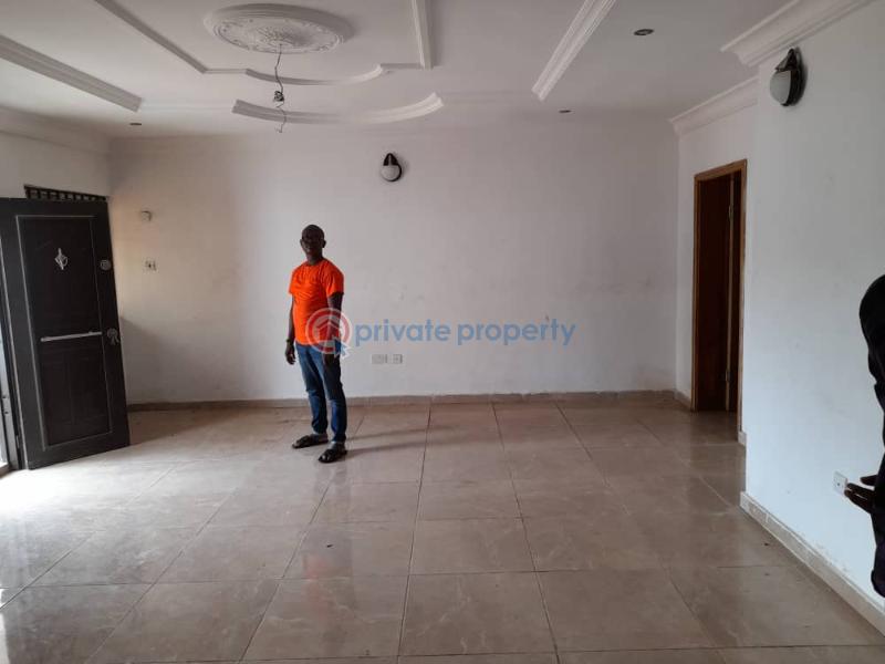 For rent 3 bedroom Block Of Flats Adeoye Lati Jimoh Street, Olusegun