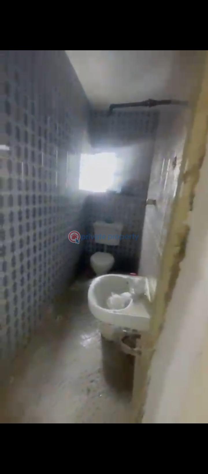 2 bedroom Block Of Flats For Rent Karounwi Street, Via Oduduwa, Surulere, Lagos Surulere Lagos - 5