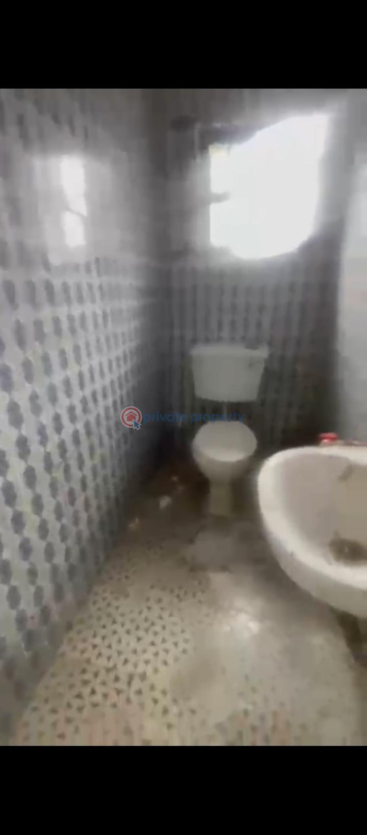 2 bedroom Block Of Flats For Rent Karounwi Street, Via Oduduwa, Surulere, Lagos Surulere Lagos - 1
