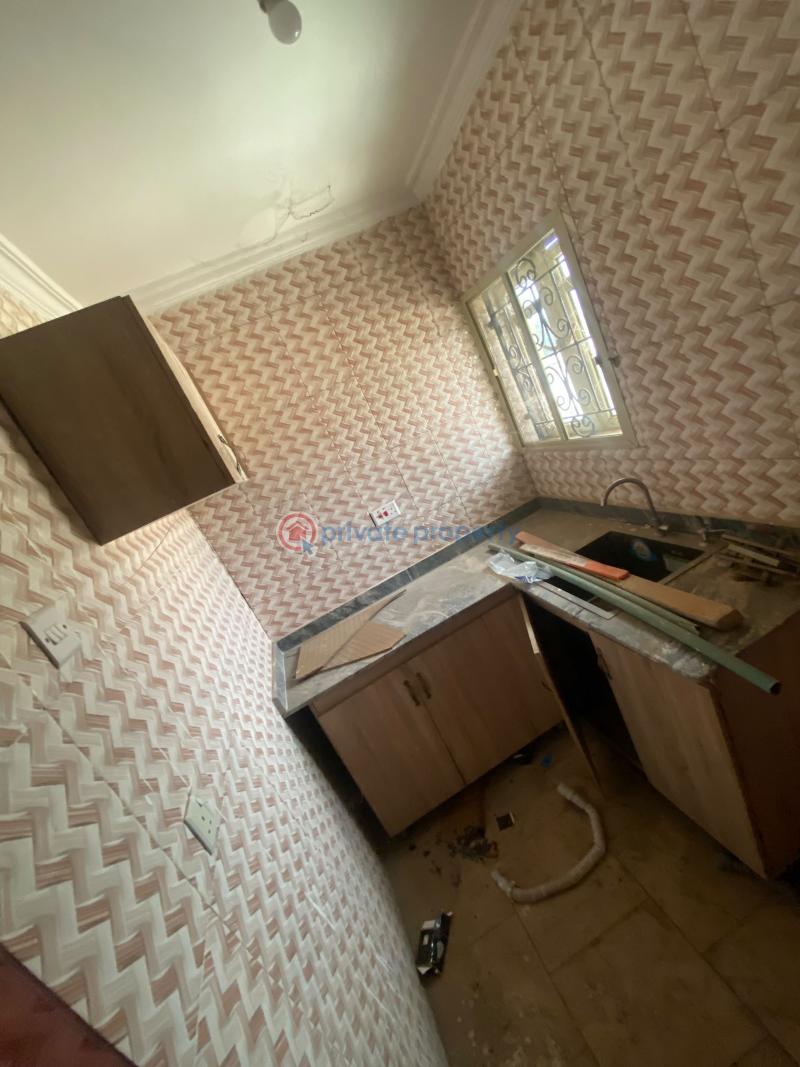 Flat & Apartment For Rent Location📍asaaju Estate Liberty Academy, Road, Akala Express Way, Ibadan Ibadan Oyo - 3