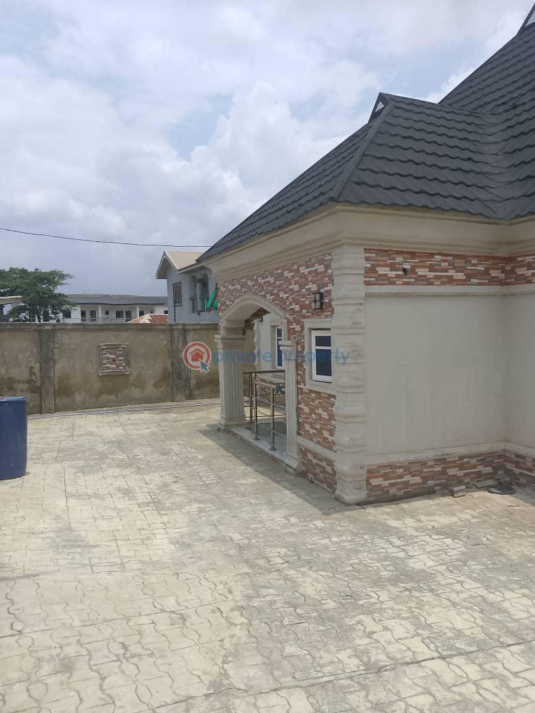 Tastefully 3 bedroom bungalow self compound available at kasumu estate zone a off tipper garage akala express - 2 3 bedroom Detached Bungalow For Rent Kasumu Estate, Akala Express Akala Express Ibadan Oyo - 2