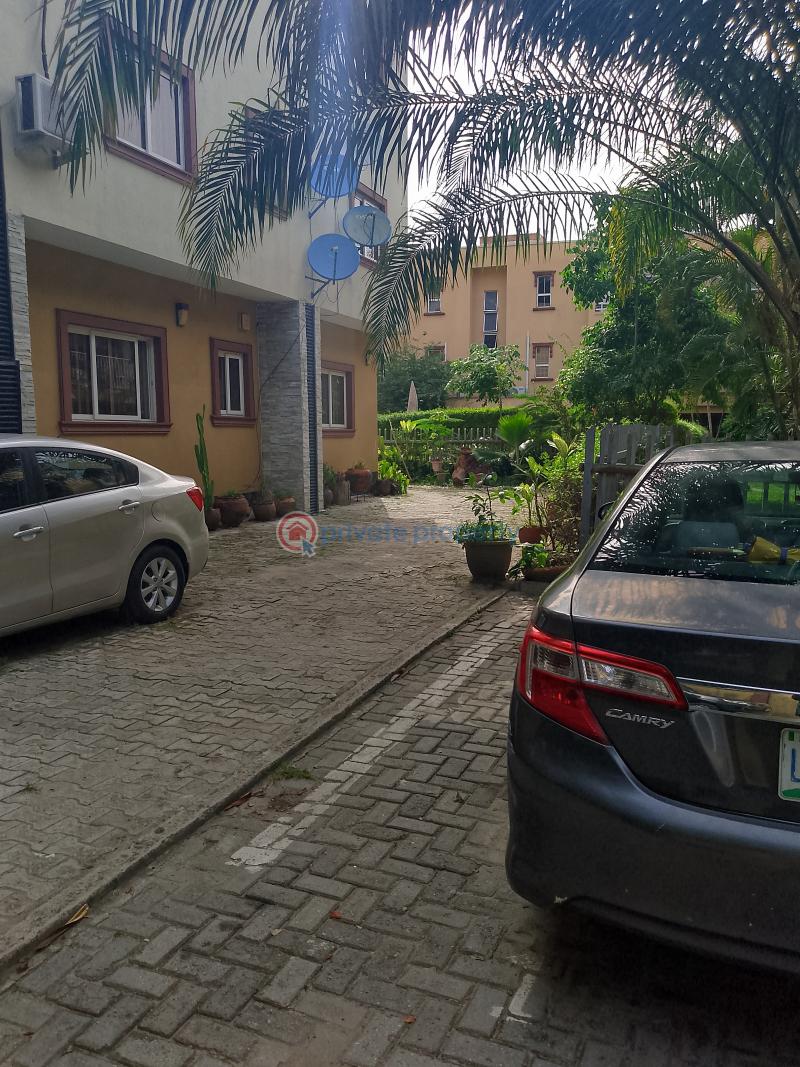 3 bedroom Block Of Flats For Rent Off Oniyakan Abayomi Drive MacPherson Ikoyi Lagos - 0