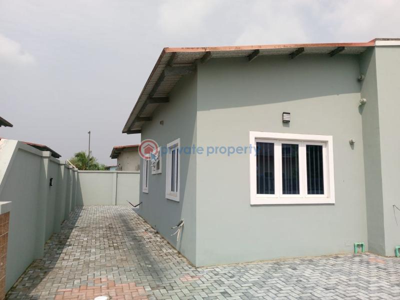 4 bedroom Detached Bungalow For Sale Mayfair Gardens Estate Awoyaya Ajah Lagos - 7